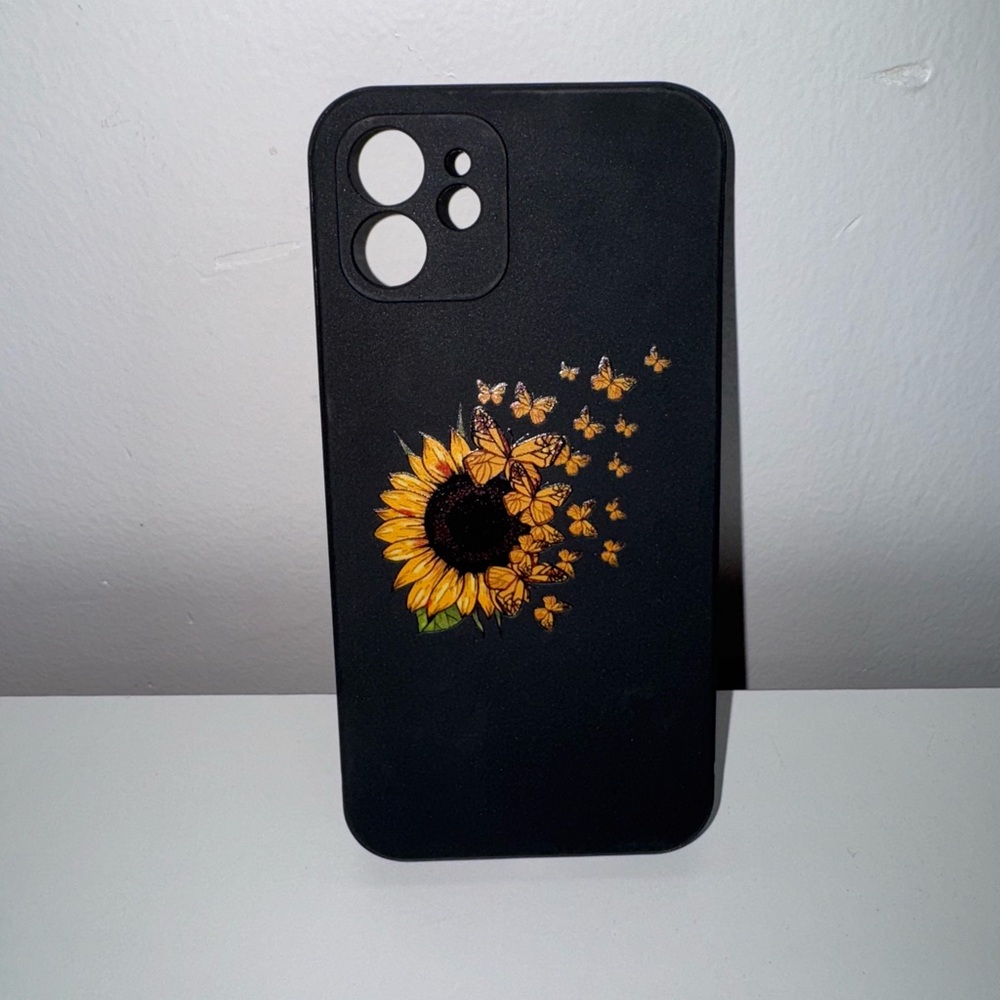 SHEIN Black and Yellow Sunflower iPhone 12 Case